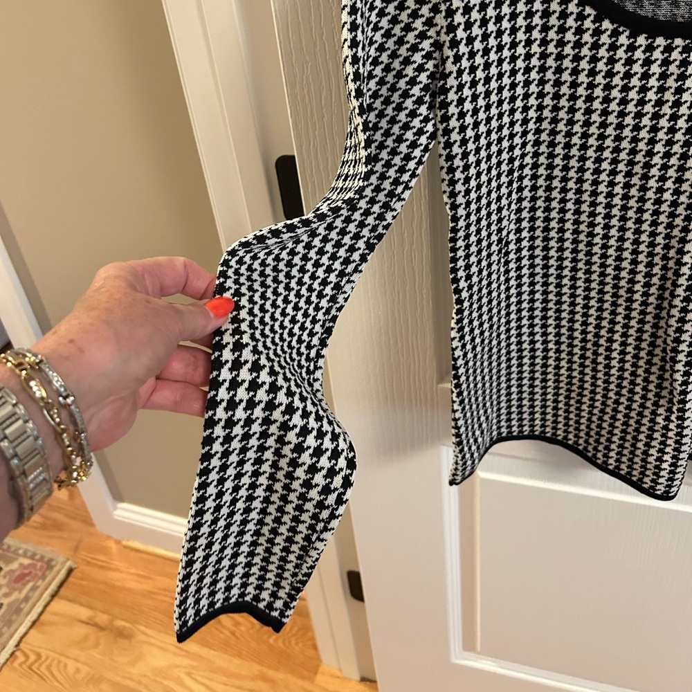 White House Black Market Monochrome Knit Top - Picture 3 of 5